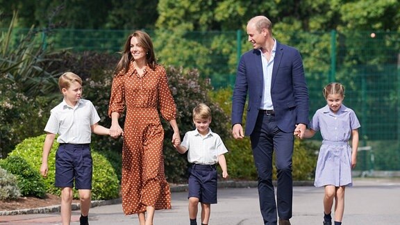 Prince George, Princess Charlotte und Prince Louis in Begleitung ihrer Eltern Prince William und Kate Middleton