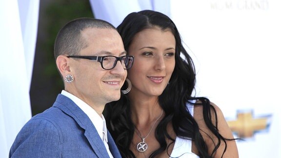 Linkin Park-Sänger Chester Bennington mit seiner Frau Talinda bei einer Preisverleihung in Las Vegas 2012