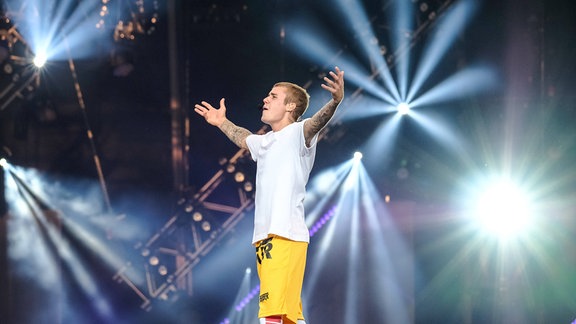 Justin Bieber Bern, Switzerland June 15, 2017. The Canadian singer and songwriter Justin Bieber performs a live concert at Stade de Suisse in Bern. Bern Switzerland Stade de Suisse PUBLICATIONxNOTxINxDENxNOR Copyright: xGonzalesxPhoto/TilmanxJentzschx 