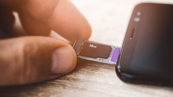 Memory card und sim card in einem Smartphone