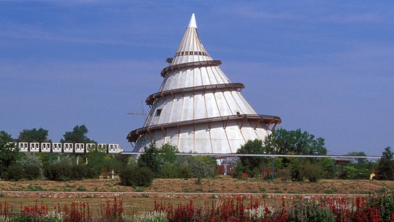 Jahrtausendturm im Elbauenpark in Magdeburg