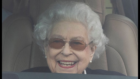 Die Königin Elizabeth II im Auto